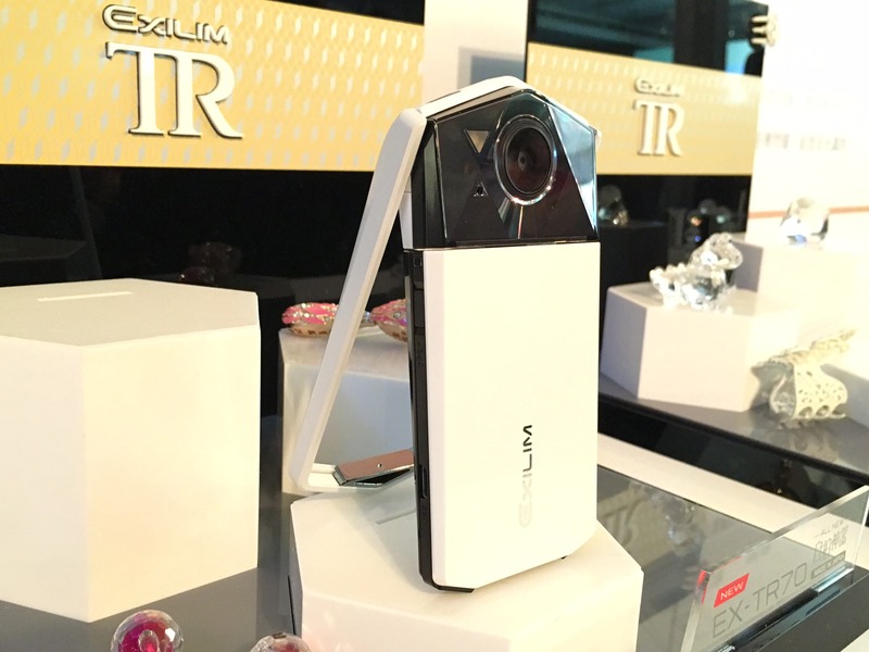 CASIO EX-TR70 珍珠白 鑽面切割,更顯時尚。